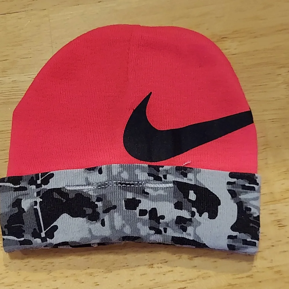 NIKE Infant bright camo beanie‎ hat Size 0-6 Months